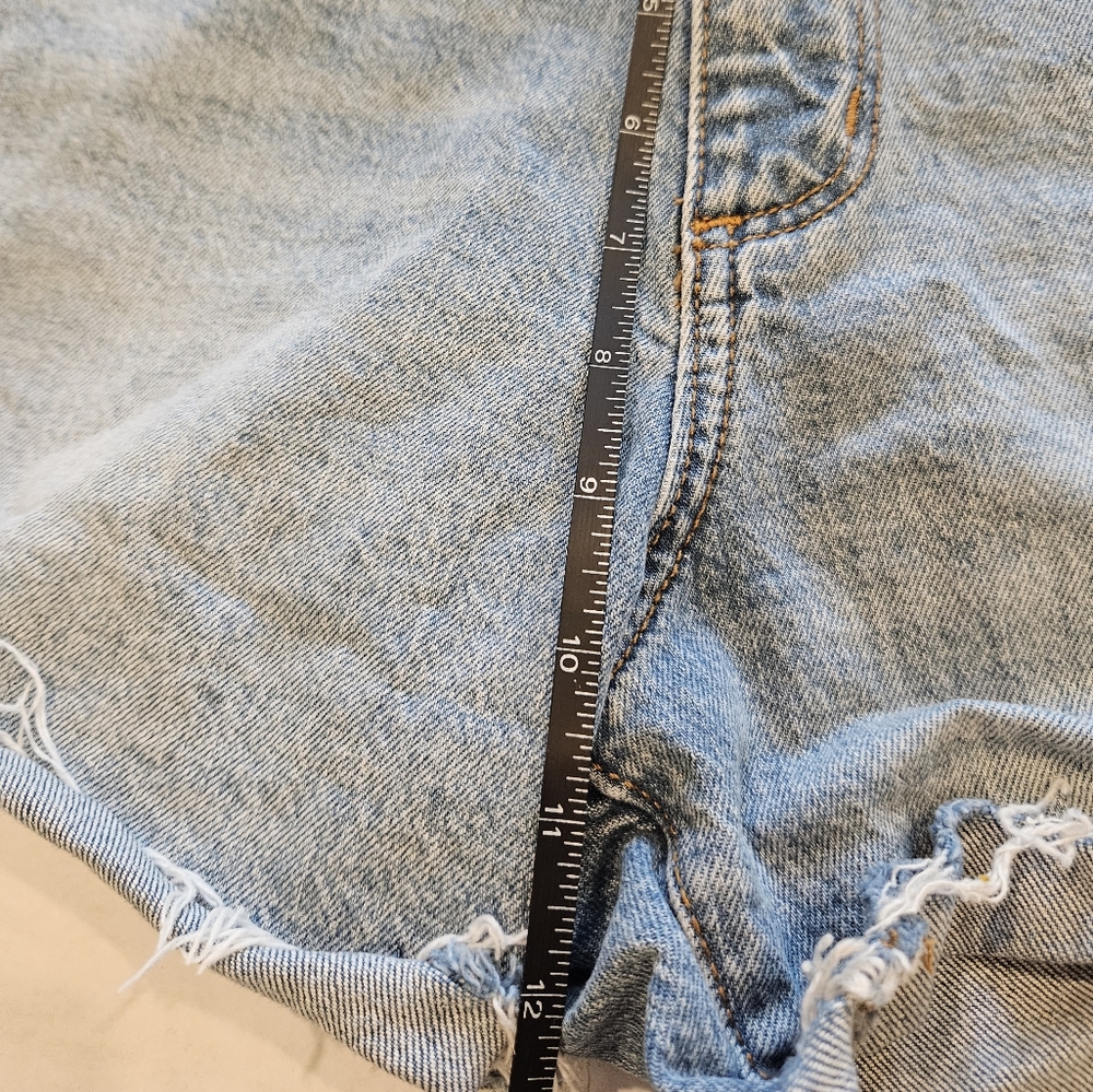 Iniversal Thread,EUC, Vintage Midi Jean Shorts, Size 6 - Picture 7 of 12